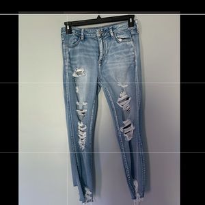 American Eagle Destroyed Raw Hemmed jeggings. ⚡️